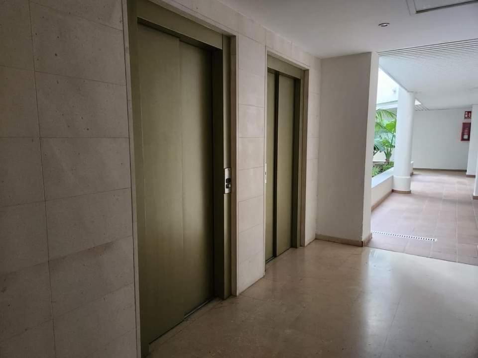 Apartment Beachfront Accommodation Estepona Exterior foto